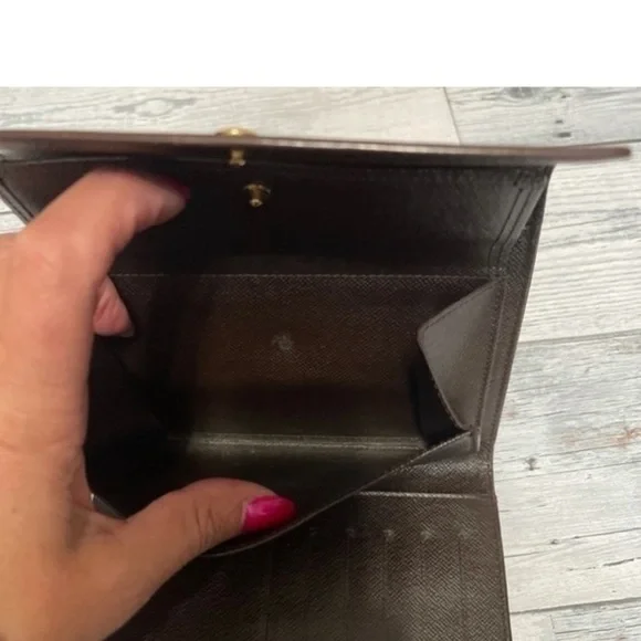 LOUIS VUITTON DAMIER PORTE-TRESOR
PAPIER WALLET - Picture 9 of 11